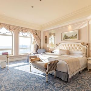 Grand King Room